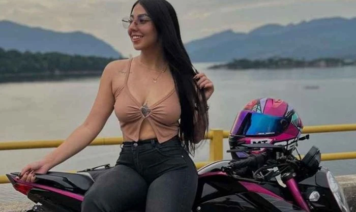 মর্মান্তিক সড়ক দুর্ঘটনায় প্রাণ গেল জনপ্রিয় লেডি বাইকারের